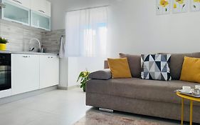Apartment Erika - For 2 Near The Beach