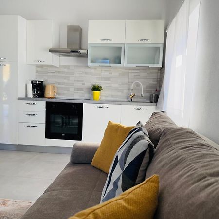 Apartment Erika - For 2 Near The Beach Pola Esterno foto