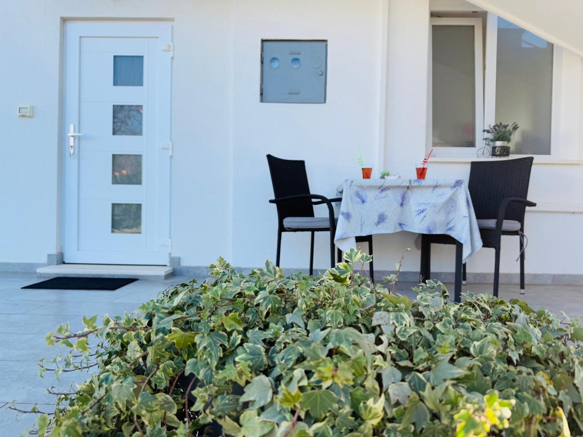 Apartment Erika - For 2 Near The Beach Pola Esterno foto